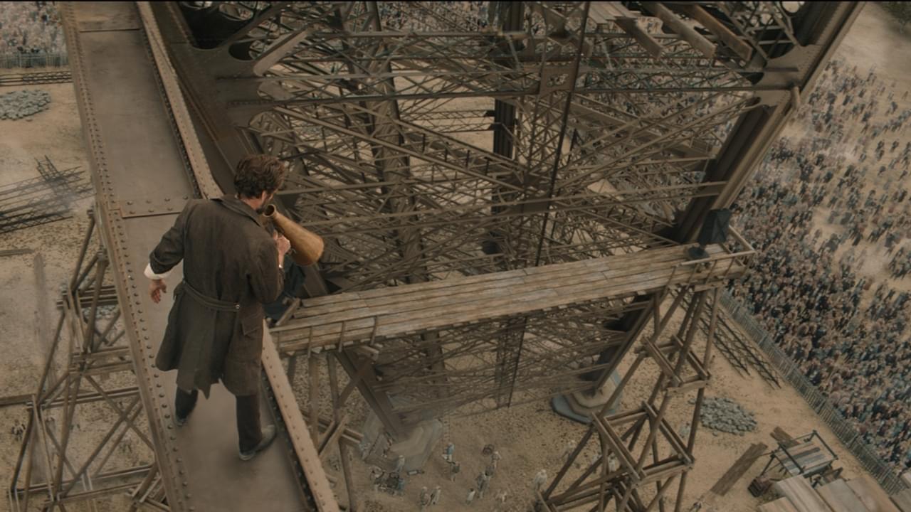 高所恐怖症は要注意！ スリルあふれるエッフェル塔の建築現場の様子を公開