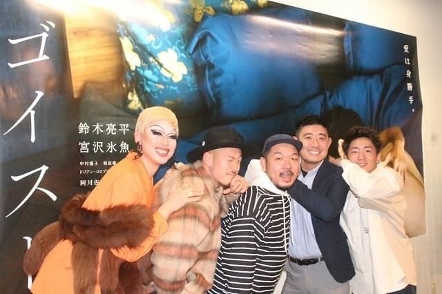 インタビュー後に撮影。左からドリアン、ヨウ、しゅうへい(インタビューは不参加)、ジュン、コウタ