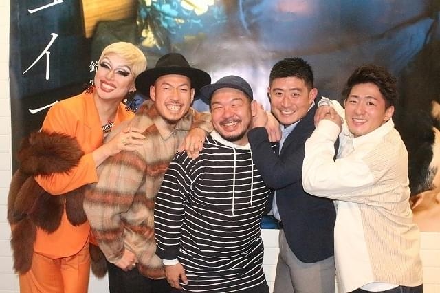 インタビュー後に撮影。左からドリアン、ヨウ、しゅうへい(インタビューは不参加)、ジュン、コウタ