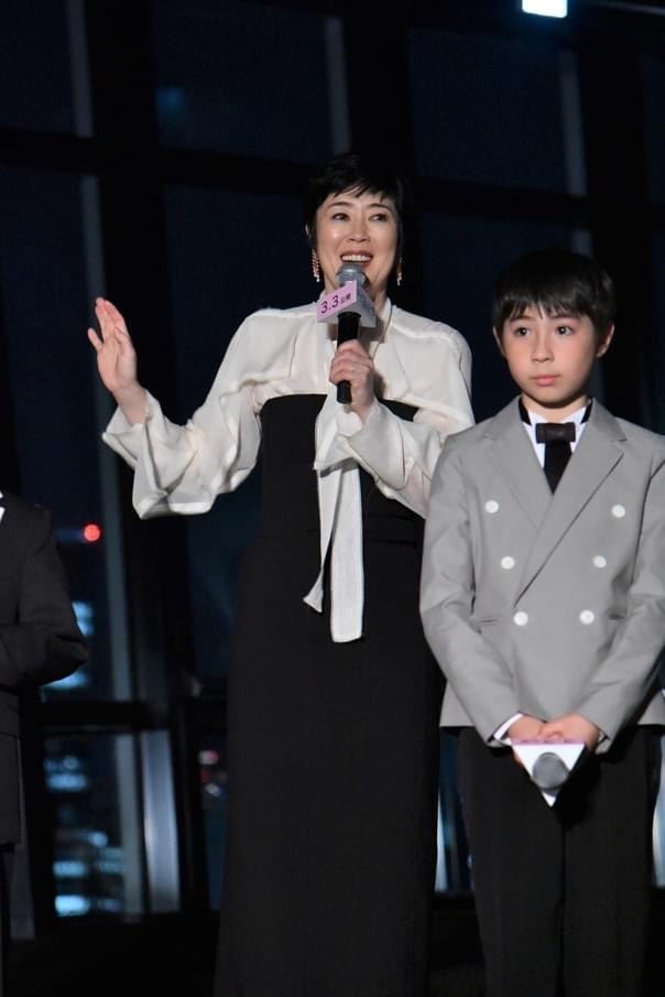 (左から)寺島しのぶ、寺嶋眞秀くん