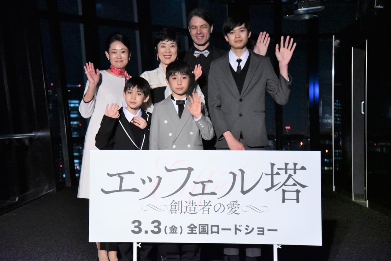 東京タワーがトリコロールカラーに 寺島しのぶ、長男・寺嶋眞秀と点灯式に登壇