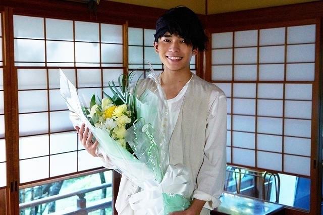 青年期の露伴を演じた長尾謙杜