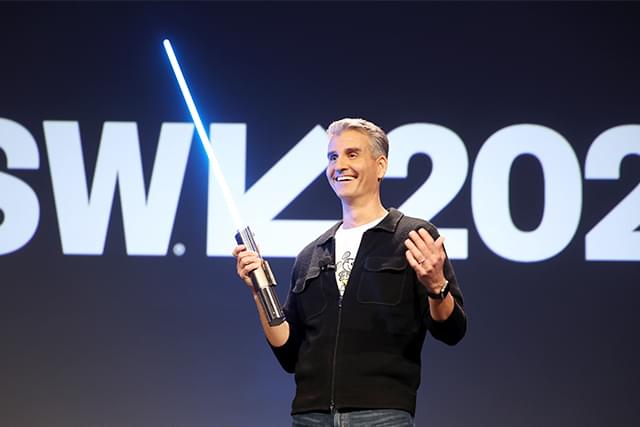 ディズニー・パークス社長、「本物のライトセーバー」をSXSWで披露