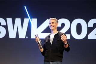 ディズニー・パークス社長、「本物のライトセーバー」をSXSWで披露