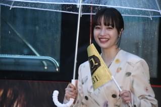 広瀬すず＆櫻井翔＆江口洋介 「ネメシス」思い出の地・横浜で豪雨のバスツアー！