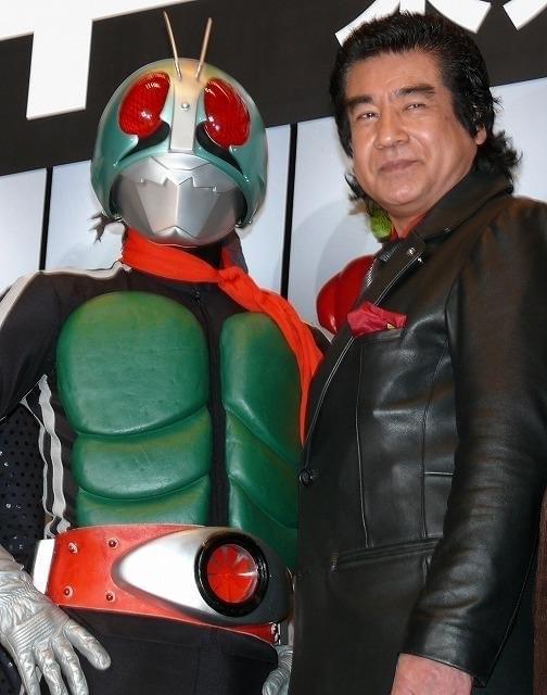 藤岡弘、と仮面ライダー（2011年4月1日「オーズ・電王・オールライダー レッツゴー仮面ライダー」舞台挨拶で撮影）