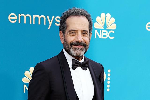 カルロス・ゴーン役を演じるトニー・シャルーブ