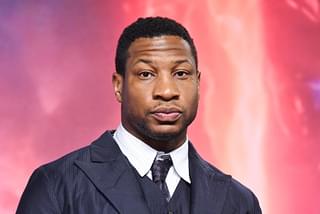 ジョナサン・メジャース、DV疑惑で逮捕も告発者が訴えを取り下げ