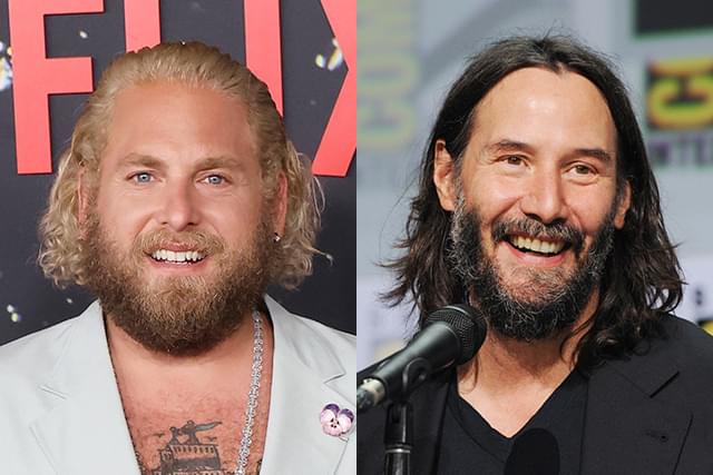 キアヌ・リーブス(右)が主演