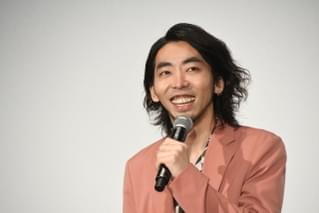中村倫也、結婚祝福の拍手に感謝 映画で宇宙人役「今回はノリ配分多め」