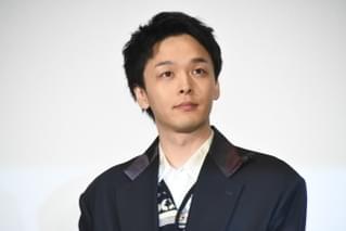 中村倫也、結婚祝福の拍手に感謝 映画で宇宙人役「今回はノリ配分多め」