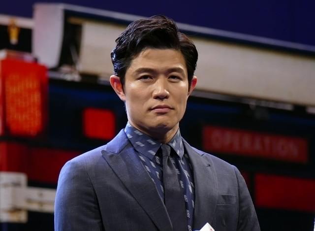 主演の鈴木亮平