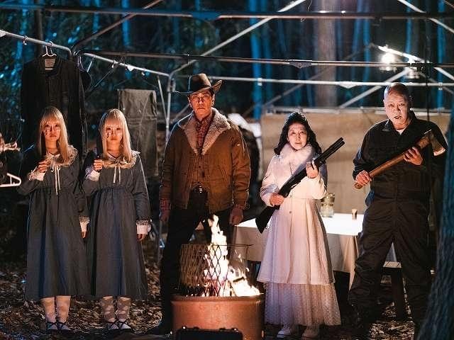 主人公たちを恐怖の世界に引きずり込む異様な“ジョージ一家”