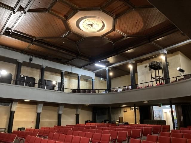 建物の歴史とともに映画を楽しめる素敵な映画館でした！