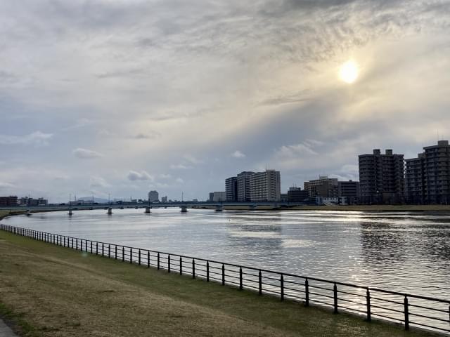 第1回新潟国際アニメーション映画祭取材を終えて、新潟市から向かいます。雄大な信濃川