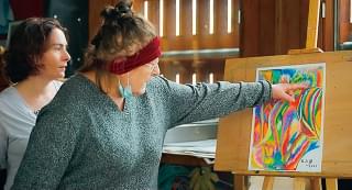 【「アダマン号に乗って 」評論】船上のデイケアセンター、自由で創造的なユートピアのような空間が観る者の心も解きほぐす