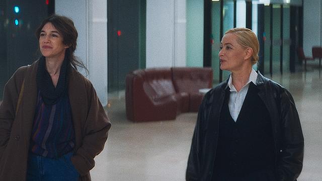 「午前4時にパリの夜は明ける」