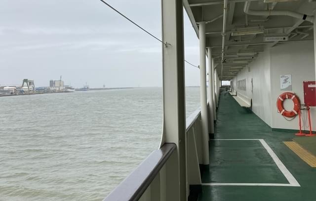 日本海を進むフェリー