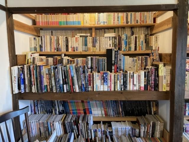 様々なジャンルの本がずらり