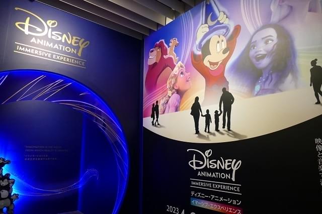 【日本初上陸】ディズニーの世界を映像と音楽で“没入体験”！ ディズニープラスとのタイアップカフェも