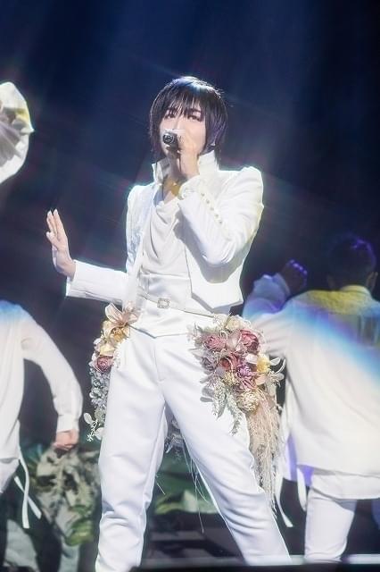 アーティストデビュー10周年をむかえる6月29日の前日に発売(ライブ写真撮影:上飯坂一、増田慶)