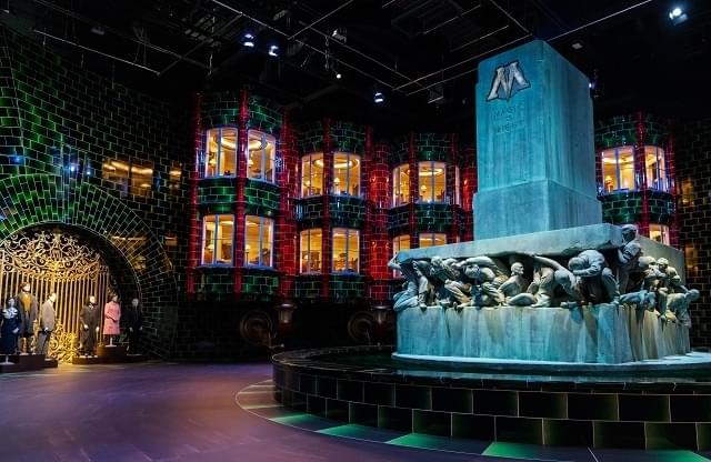 世界初！魔法省のセットが「ハリー・ポッター」体験型施設「スタジオツアー東京」に完成