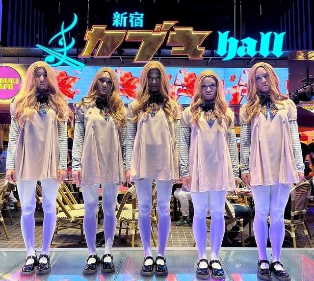 ミーガンガールズが渋谷と新宿を練り歩く