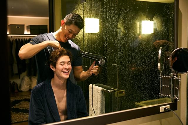 鈴木亮平と宮沢氷魚が恋人役で共演