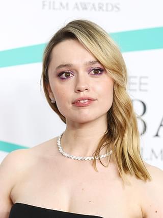 「セックス・エデュケーション」エイミー・ルー・ウッド、ドストエフスキーの妻役で主演
