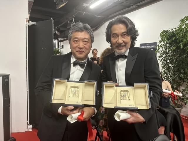 役所広司と是枝監督が2ショットで記念撮影