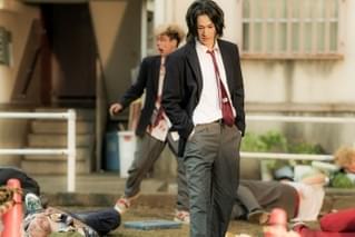 ガリ勉姿の永山絢斗＆金髪リーゼントの高杉真宙！ 映画「東京リベンジャーズ2」場地＆千冬のキャラPV