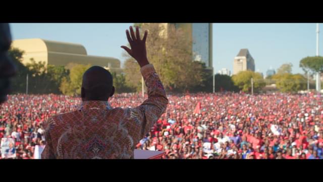 MDC連合の新党首チャミサの演説の群衆