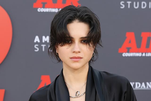 スーパーガールは長編映画初出演のサッシャ・カジェ