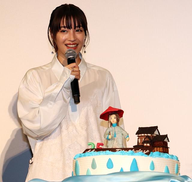 広瀬すず、サプライズ誕生日に感激「水は海に向かって流れる」の「思い出がまた一つ増えた」
