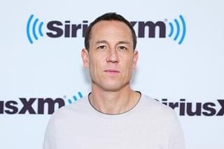 ブラッド・ピット主演のF1映画に「ザ・クラウン」トビアス・メンジーズ