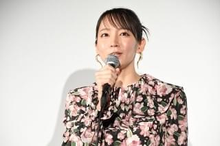 吉岡里帆＆松本まりか、“初”映画監督・千原徹也に最敬礼！「魔法みたいな現場でした」