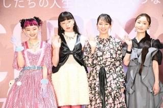 吉岡里帆＆松本まりか、“初”映画監督・千原徹也に最敬礼！「魔法みたいな現場でした」