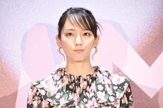 吉岡里帆＆松本まりか、“初”映画監督・千原徹也に最敬礼！「魔法みたいな現場でした」