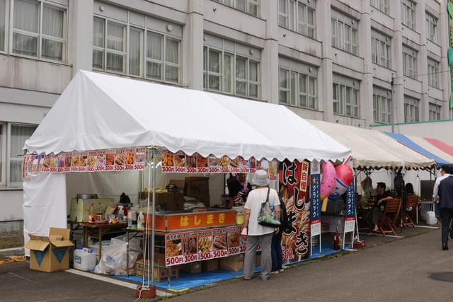 外には屋台が出店