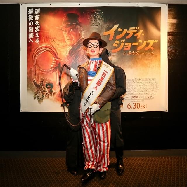 大阪ではインディ風のくいだおれ太郎がお出迎え