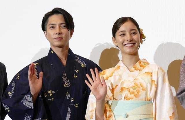 山下智久＆新木優子、七夕の夜に夏らしい浴衣姿で舞台挨拶 短冊にこめた願いは