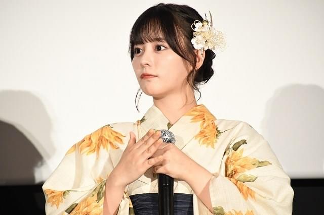 高橋文哉「後ろを振り返らずに進んでいきたい」 恋愛映画初主演、公開初日に笑顔