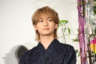 高橋文哉「後ろを振り返らずに進んでいきたい」 恋愛映画初主演、公開初日に笑顔