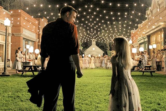 「ビッグ・フィッシュ」の住宅セットが落雷で焼失