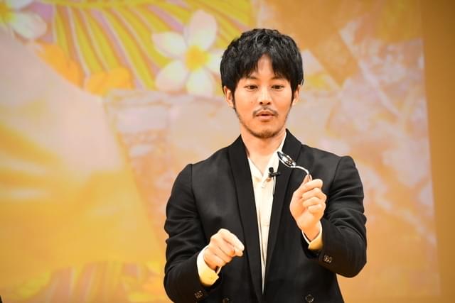 松坂桃李、スプーン曲げ成功に驚き「ハンドパワーってあるんですね」