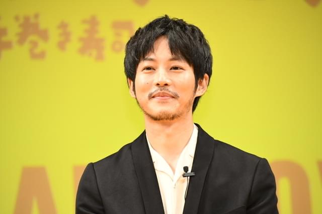松坂桃李、スプーン曲げ成功に驚き「ハンドパワーってあるんですね」
