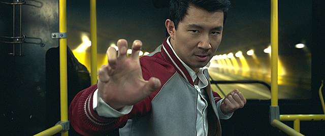 「シャン・チー」続編が延期 シム・リウが報告