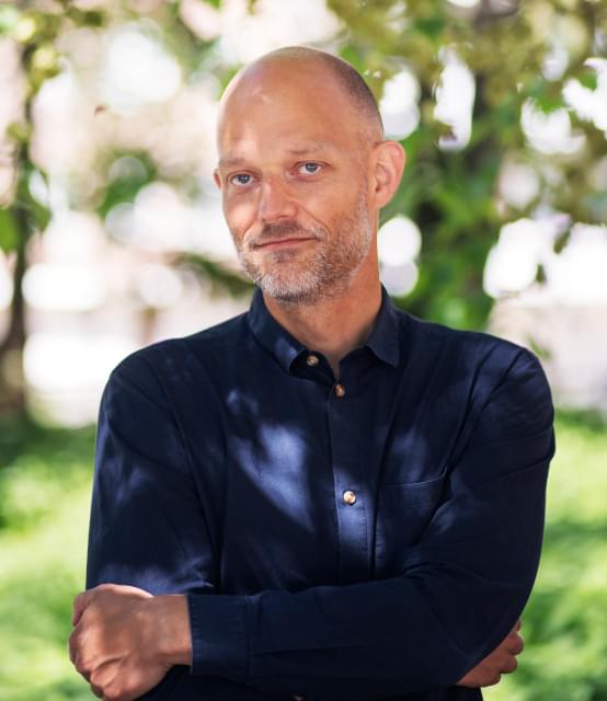 インタビューに応じたエスキル・フォクト監督