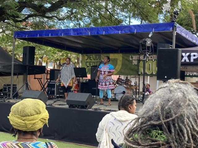 ヌメアの広場で開催されていたメラネシア系の方々が集まるお祭り