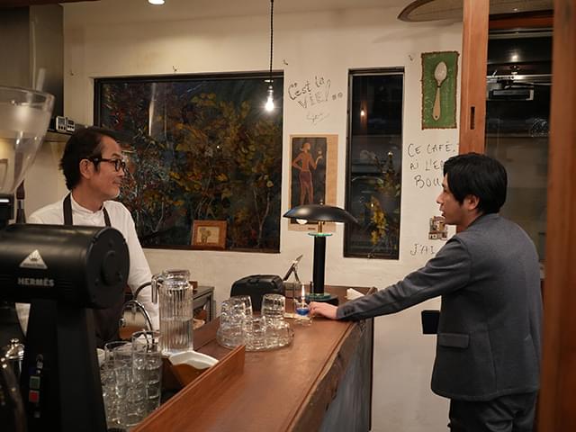 喫茶店のマスター役はリリー・フランキー